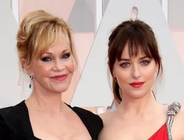 Η Μέλανι Γκρίφιθ φωτογραφίζεται και μιλάει για πρώτη φορά μετά την αφαίρεση του καρκίνου από τη μύτη της (φωτο)